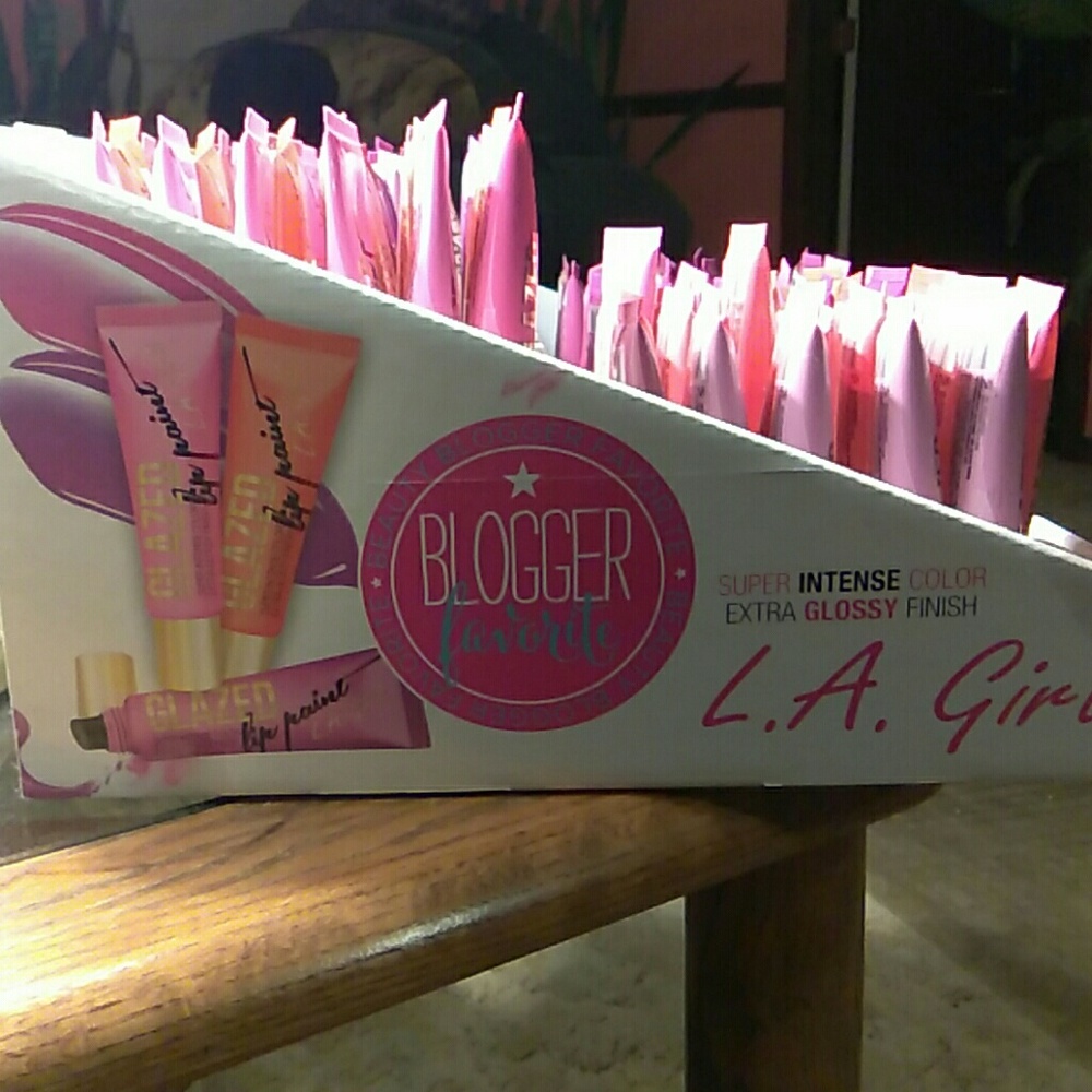LA GIRL LIP PAINT - Picture 2 of 2